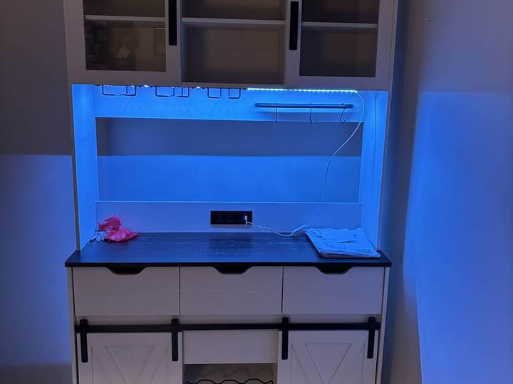 Kitchen hutch with LED accent lighting